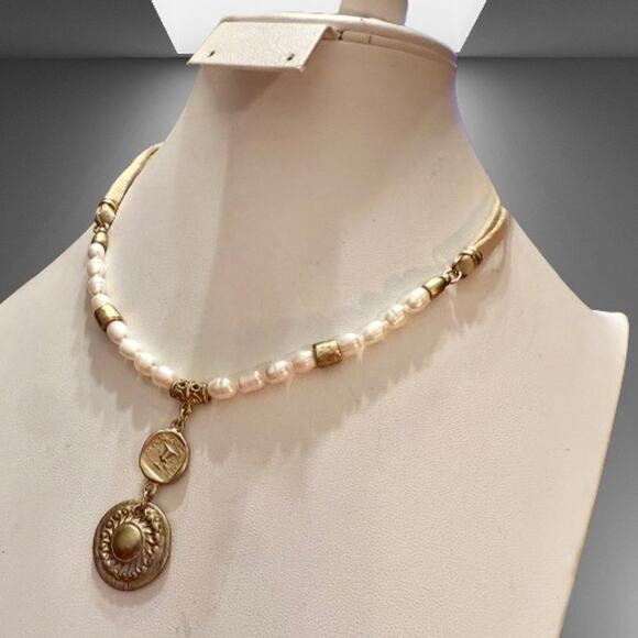 Greco-Roman Style Gold Duo Pendant Freshwater Pearl Necklace - Picture 7 of 9